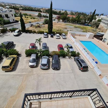 Stunning Views' Apartment With Pool Paphos Kültér fotó