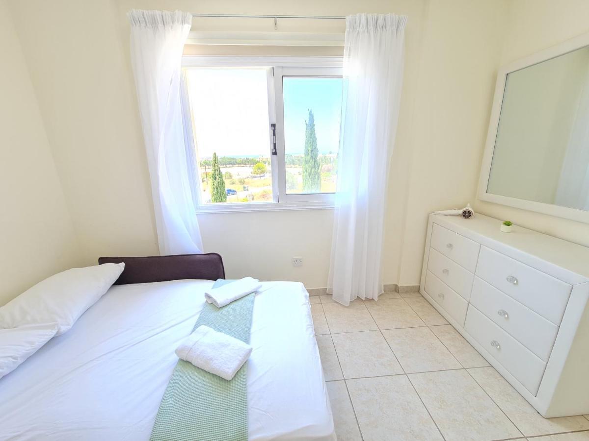 Stunning Views' Apartment With Pool Paphos Kültér fotó
