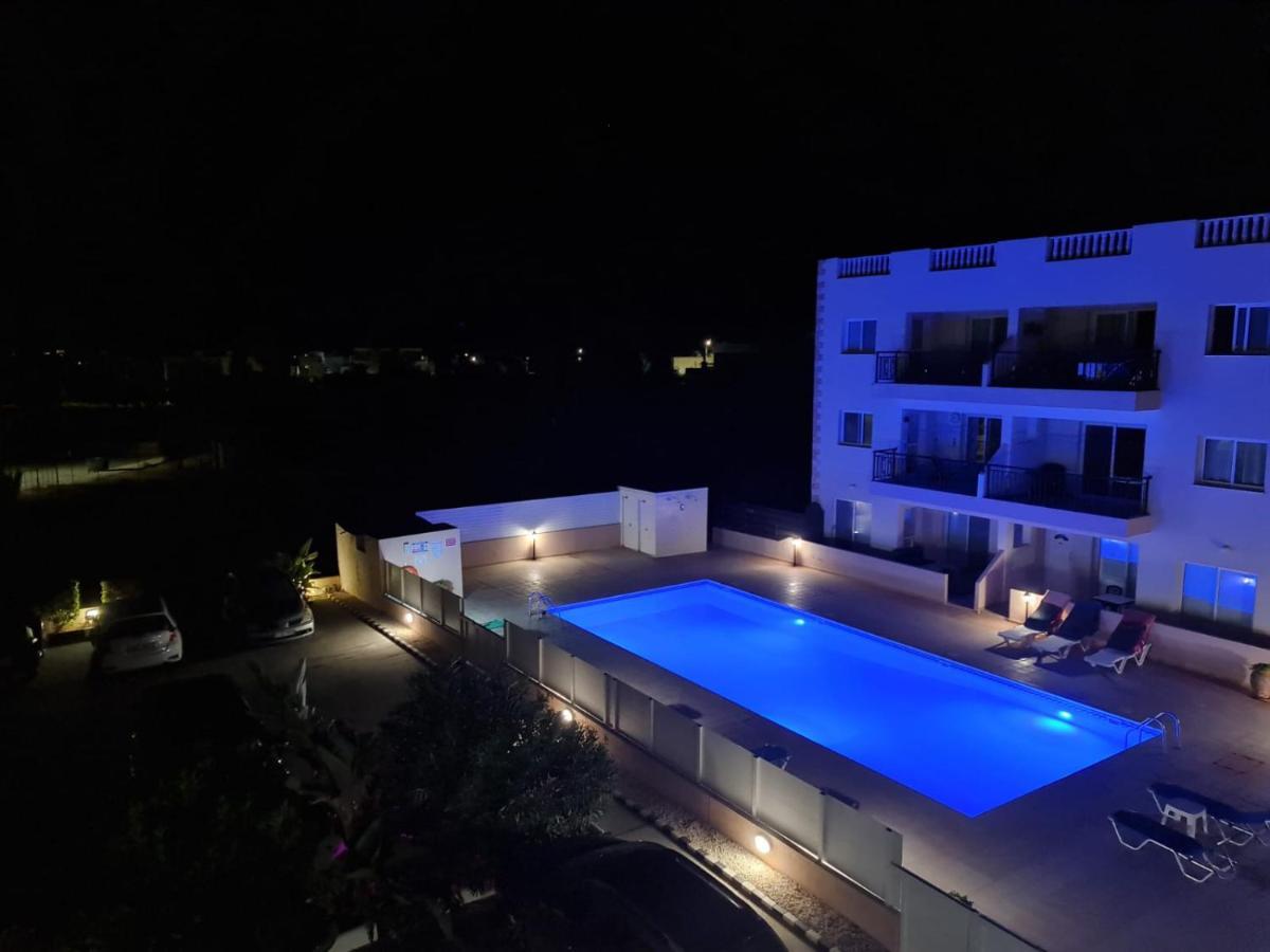 Stunning Views' Apartment With Pool Paphos Kültér fotó
