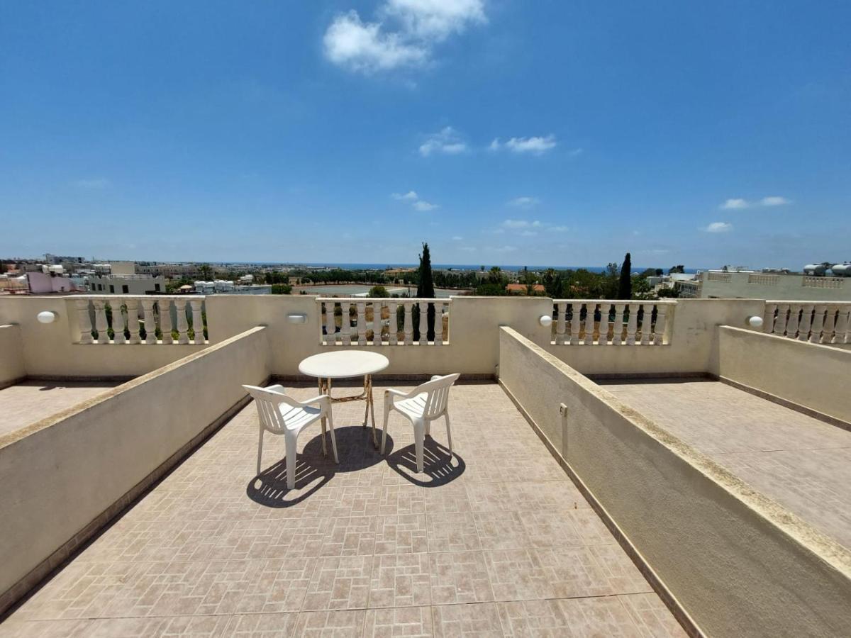 Stunning Views' Apartment With Pool Paphos Kültér fotó