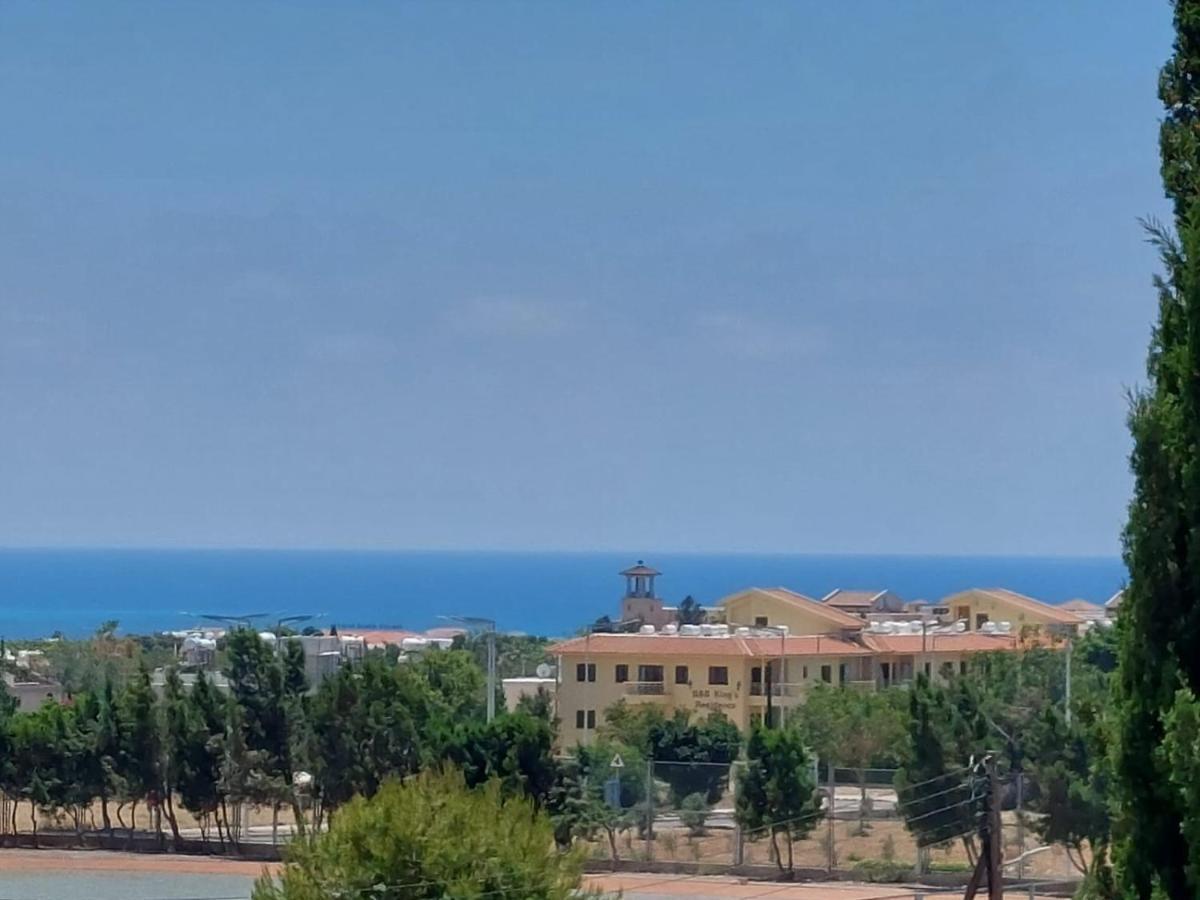 Stunning Views' Apartment With Pool Paphos Kültér fotó