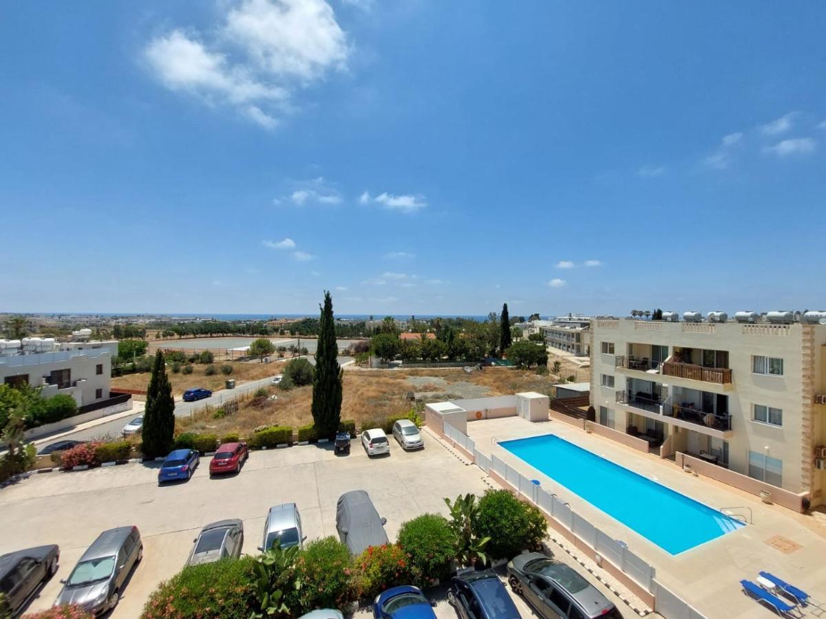 Stunning Views' Apartment With Pool Paphos Kültér fotó